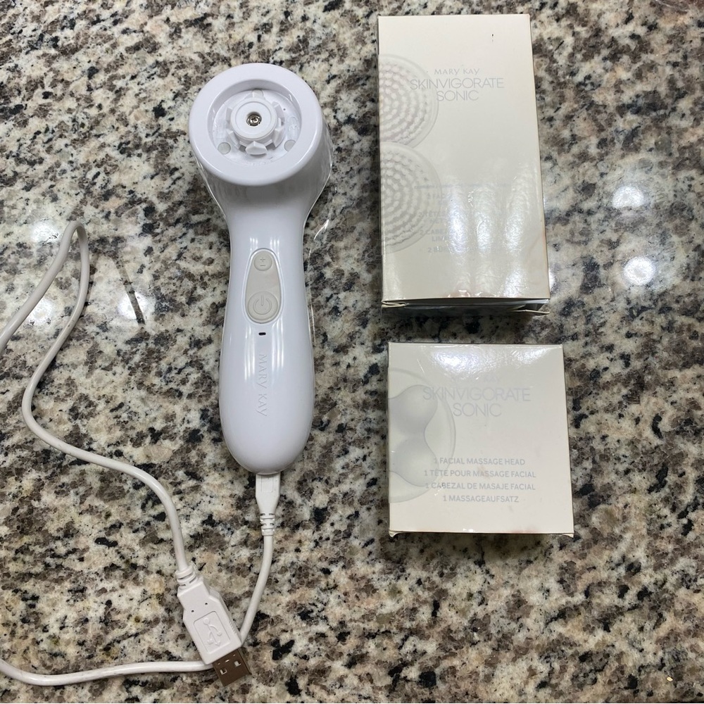 Mary Kay White Skinvigorate Sonic Facial Cleansing Brush